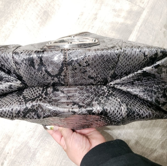 Guess Snakeskin Print Medium Size Purse in Grey & Black - Picture 8 of 14